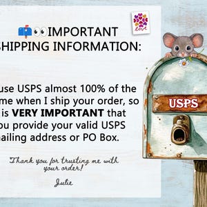 以下が含まれることがあります： USPSと書かれた風化したティールカラーの金属製郵便受けから顔を出すネズミの水彩画イラスト。画像には「IMPORTANT SHIPPING INFORMATION」というテキストと、有効な郵送先住所の提供に関する注意書きが含まれています。