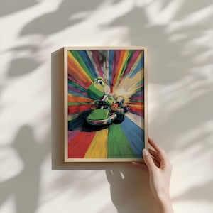 Könnte beinhalten: Gerahmter Druck mit Yoshi aus Mario Kart. Yoshi, in Grün und Weiß, fährt in einem grünen Kart vor einem farbenfrohen, regenbogenfarbenen Hintergrund. Das Kunstwerk ist in einem hellfarbigen Holzrahmen gerahmt.