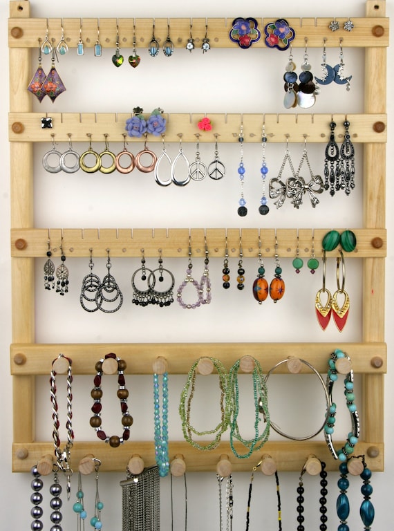 Organizador de pared de pendientes y collares de cerezo de madera / Soporte  de pendientes / Soporte de joyería / Tiene capacidad para 72 pares de  pendientes / 8 clavijas / Organizador de joyas -  México