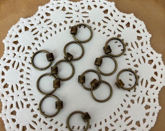 Gold knitting stitch markers