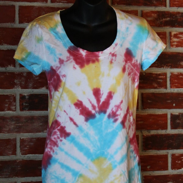 Muted Primary Chevron Tie-Dye Junior's Cut Scoop Neck T-Shirt Top Size Large