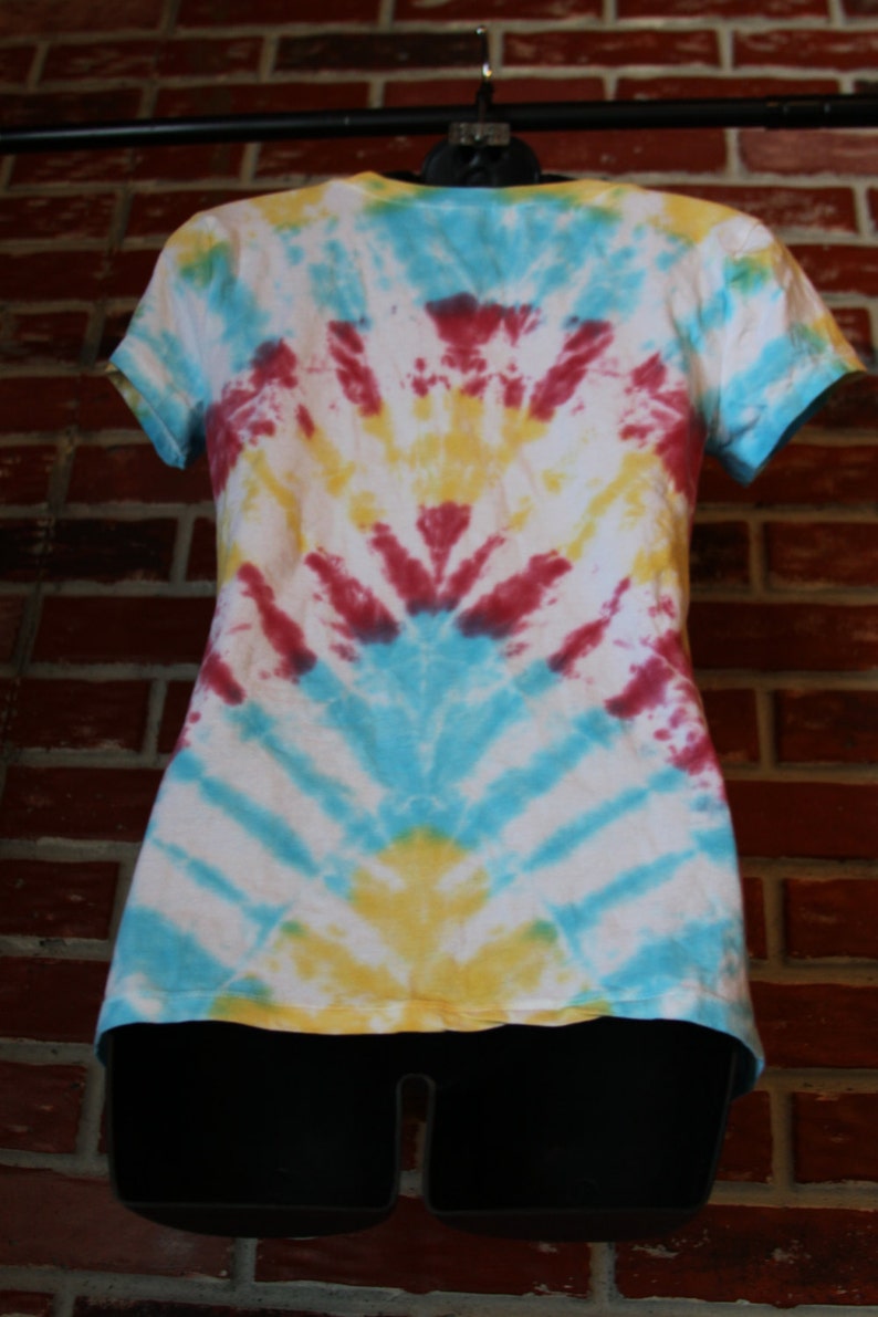 Muted Primary Chevron Tiedye Junior's Cut Scoop Neck Tshirt Top Size
