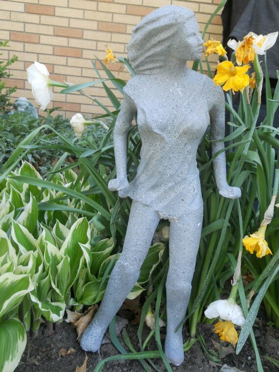 Wind Geblasen Frau Im Garten Rasen Kunst Fantasy Figur Garten Etsy