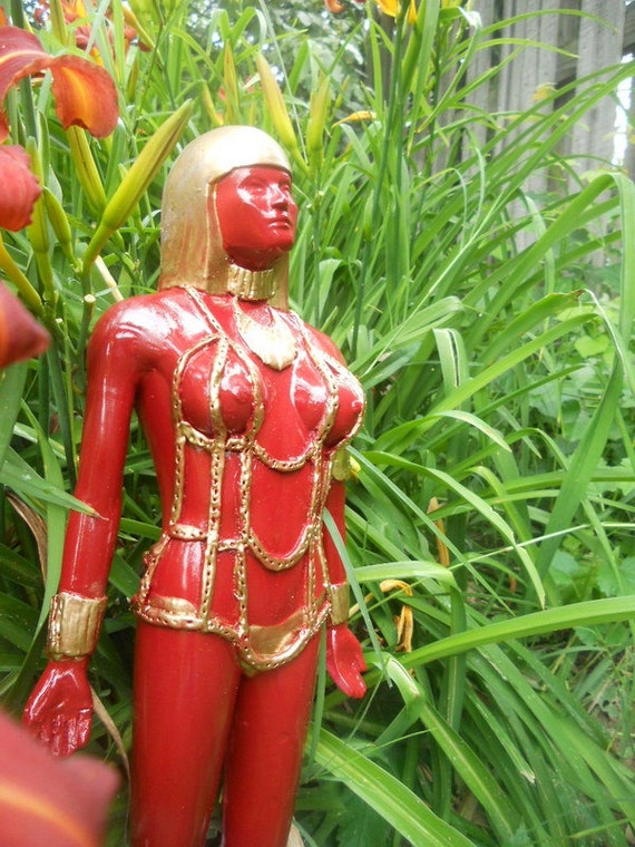 Nackte frau im garten