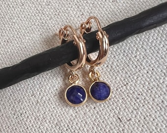 Tiny Blue Sapphire Huggie Hopp Earrings in 14K Gold Fill