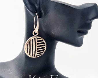 KFE661 Grid ROUND EARRING in Golden, Red Bronze and Silver