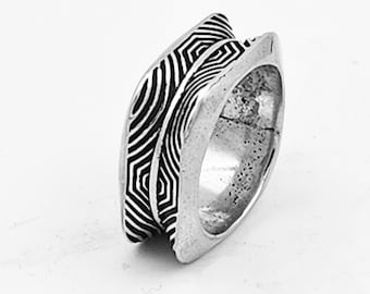 KFR262 Dreamcatcher rounded square ring in sterling silver - sizes 7 to 13 designed by Kim Fox