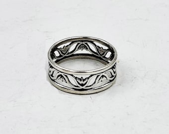 KFR495 Vine  Band Ring in sizes 5 to 9 in sterling silver designed by Kim Fox