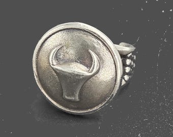 Taurus April 20 - May 20 round pendant or ring