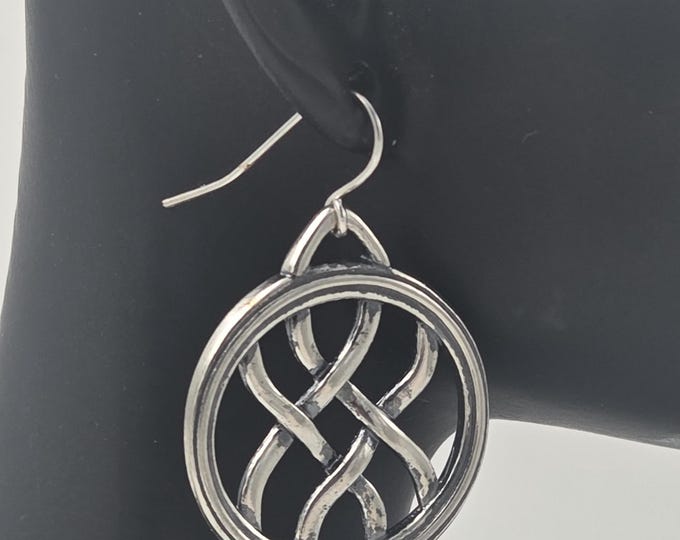 KFE660 WOVEN ROUND EARRING in Golden, Red Bronze and Silver