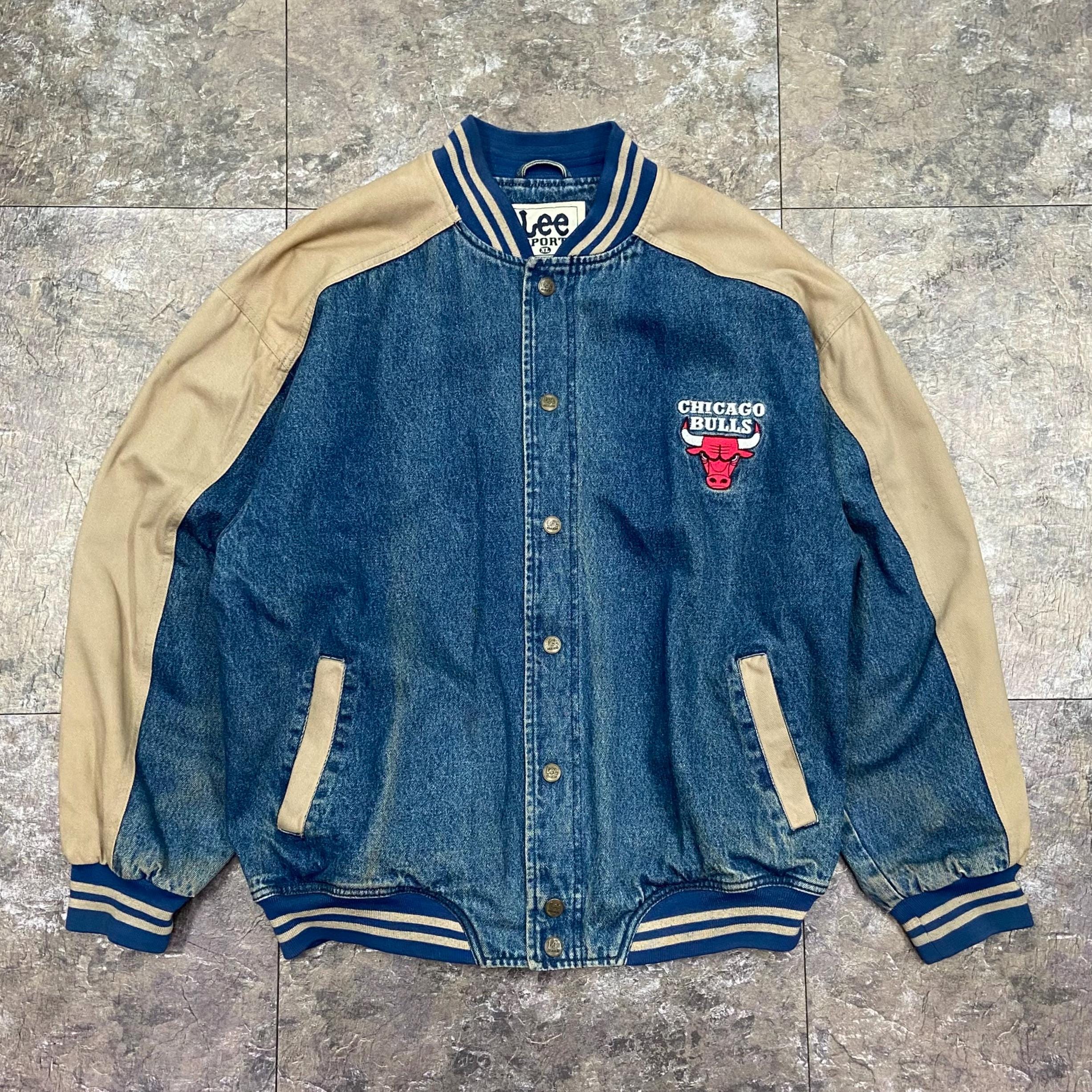 90s　US企画　LEE　ビンテージ　ブルゾン　デニム　スタジャン　ブルズ　XL Lee Sport Chicago Bulls Denim Varsity Jacket XL – Vintage 90s NBA