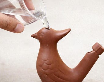Silbato de agua con forma de pájaro de terracota, juguete musical artesanal de arte popular, sonido natural de pájaro.