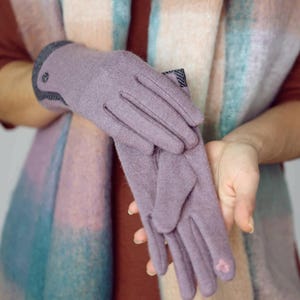 Guantes de lana merino para pantalla táctil con puño de espiga en color lila - Guantes de invierno para mujer, un regalo acogedor