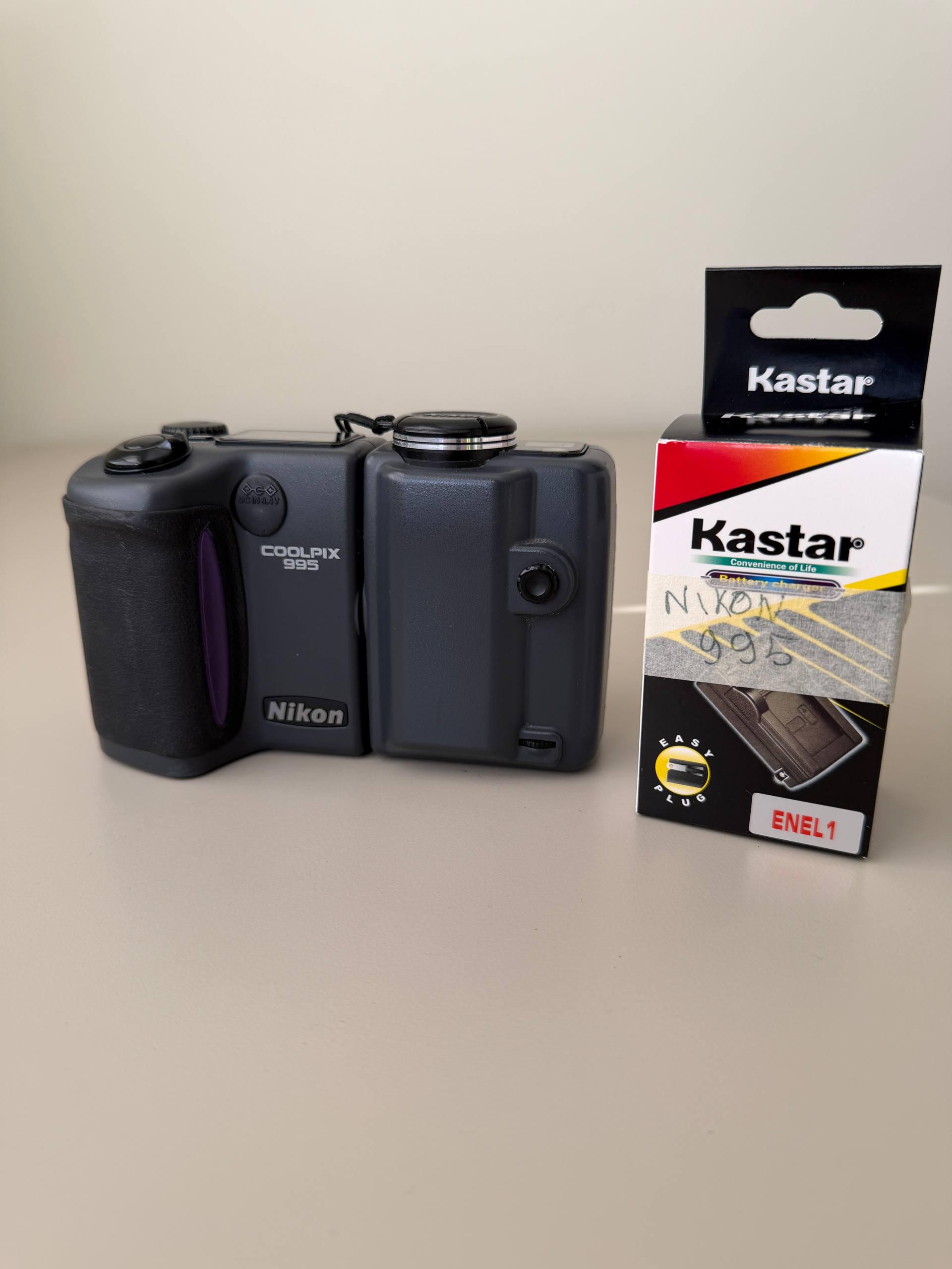 Nikon Coolpix E995 Digital Camera Y2K Style Includes Charger
