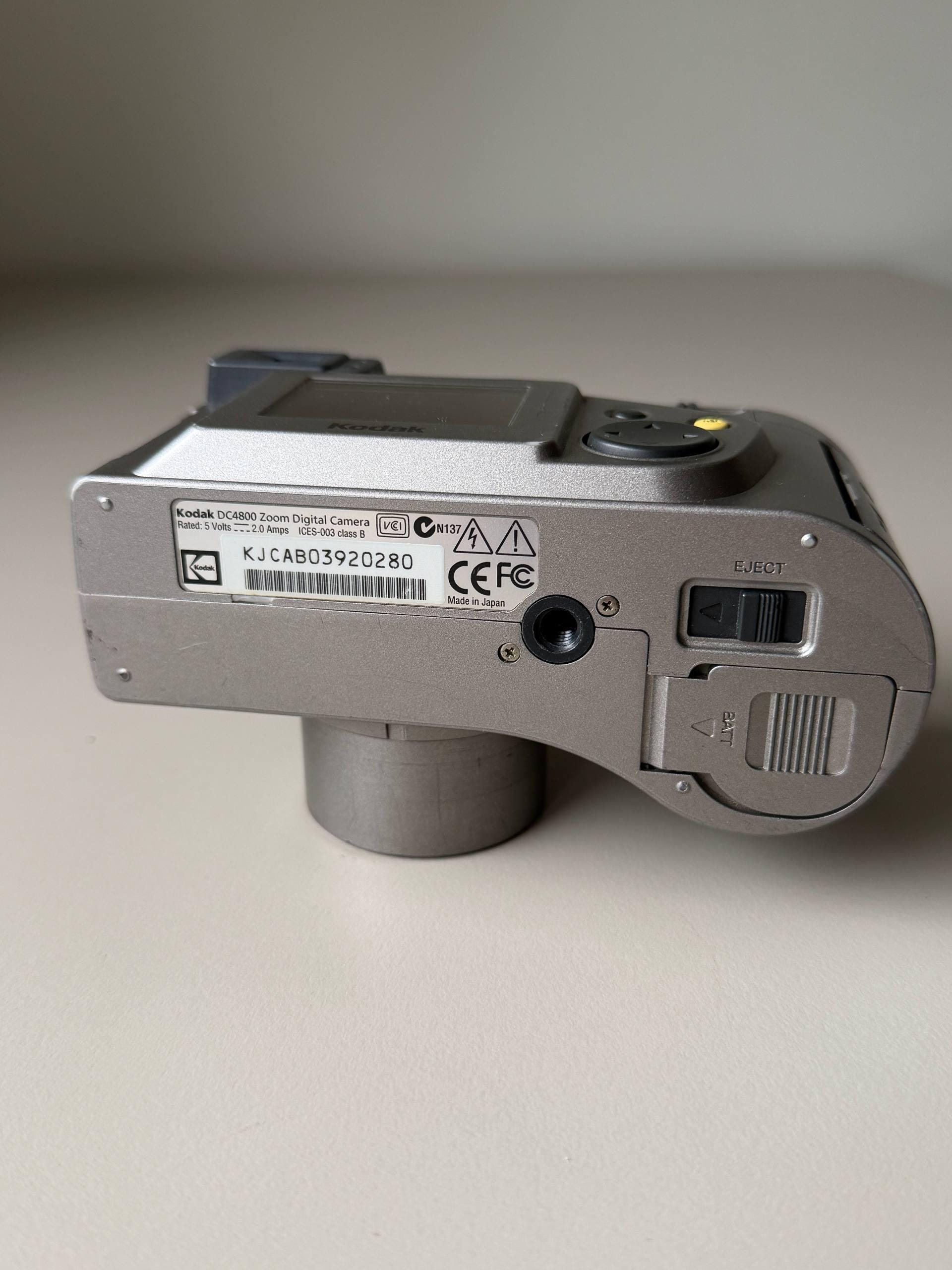 Kodak DC4800 Zoom 3.1MP CCD Digital Y2K Camera 28-84mm Lens
