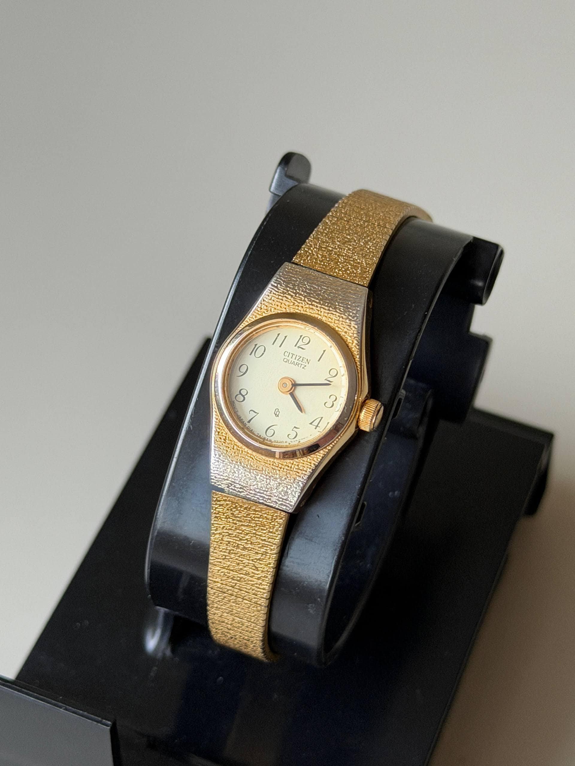 Vintage 1980 Citizen Automatic Womans Black Watch W/daydate & Gold accents Vintage 1980 main image 2