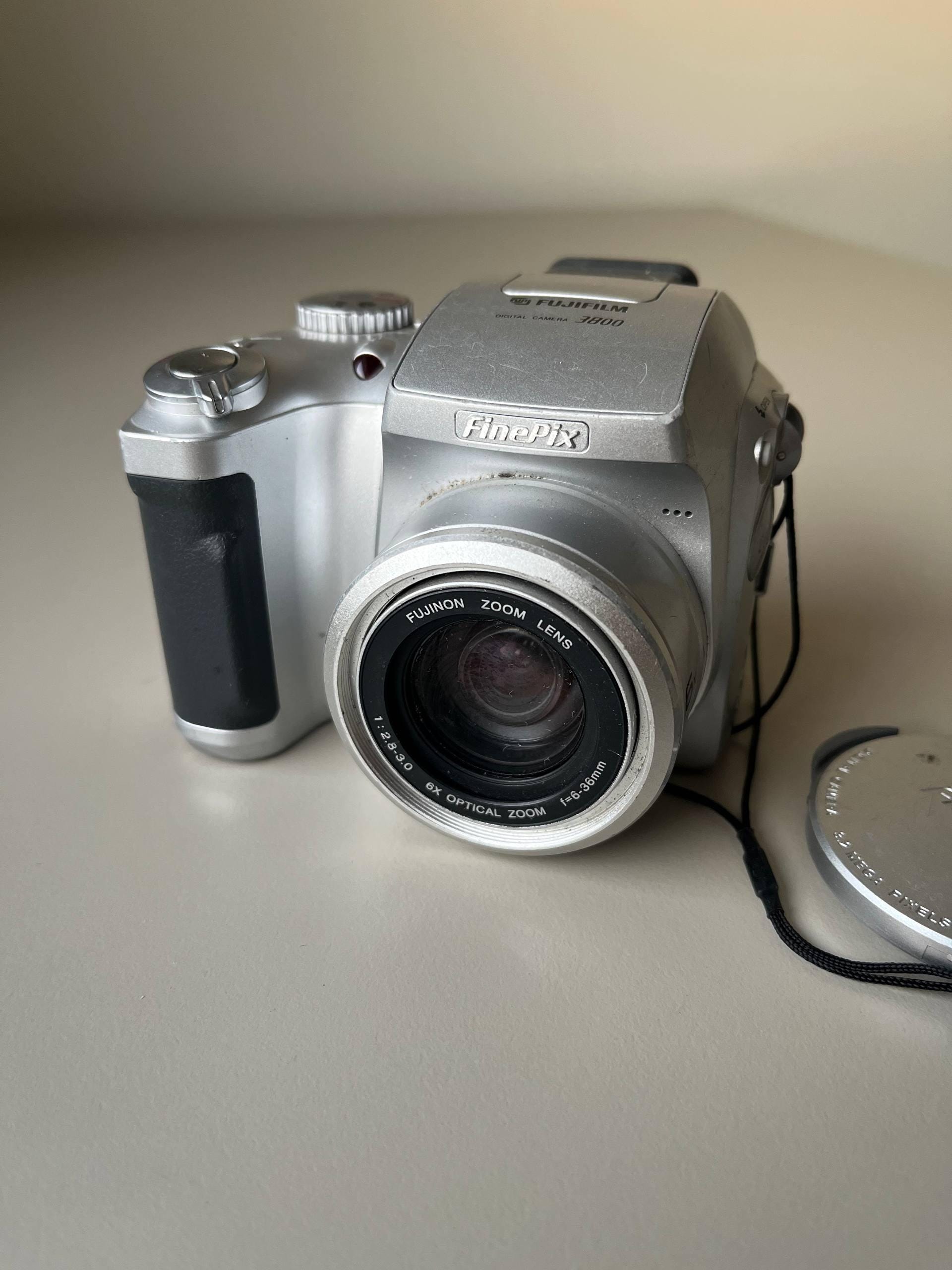 Fujifilm Finepix 3800 3.2MP 6X Zoom Digital Camera Y2K Fuji Silver