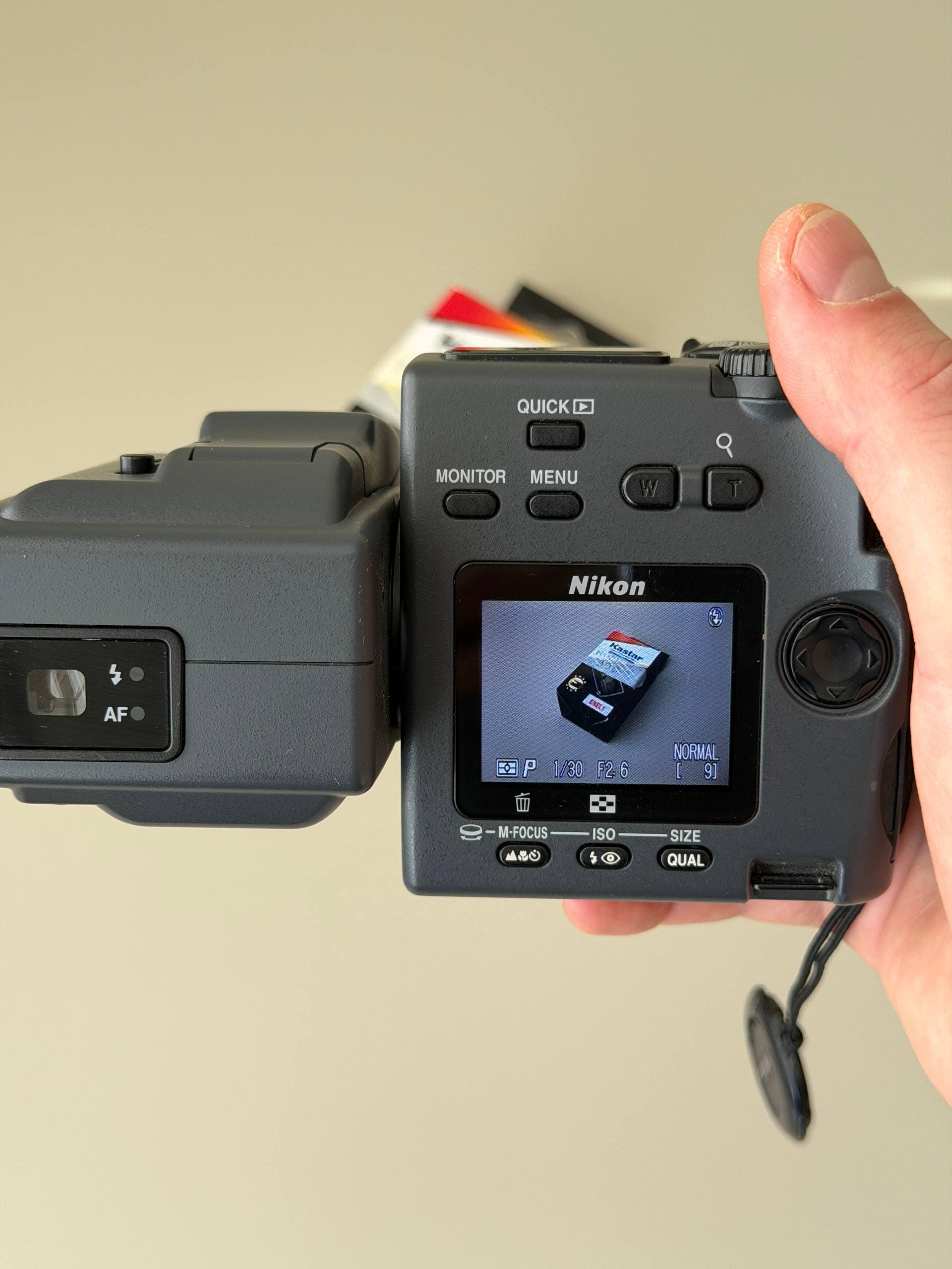Nikon Coolpix E995 Digital Camera Y2K Style Includes Charger