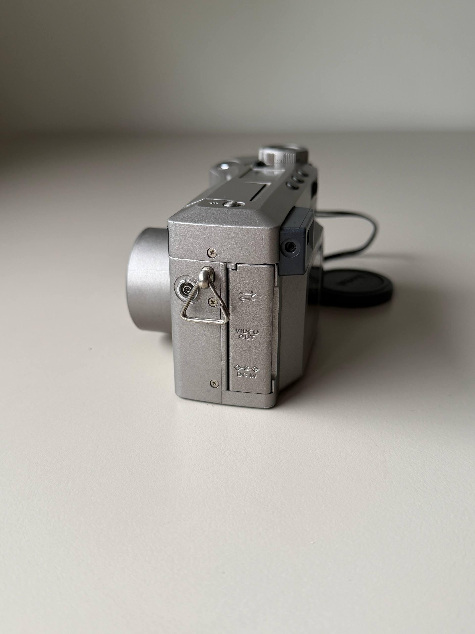 Kodak DC4800 Zoom 3.1MP CCD Digital Y2K Camera 28-84mm Lens