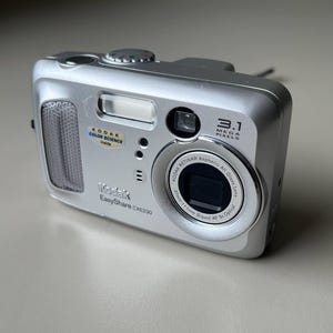 Kodak EasyShare CX6330 3 1MP Digital Camera Silver 3x Optical Zoom Compact Y2K Retro Digicam Working Collectors Vintage Camera Fans
