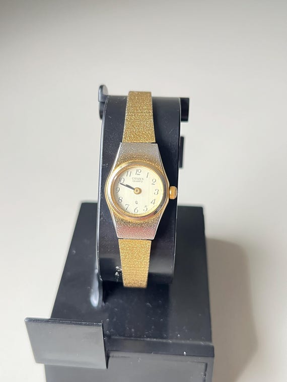 Citizen CQ Ladies Vintage Y2k Watch White Dial Gold Tone  display picture 2