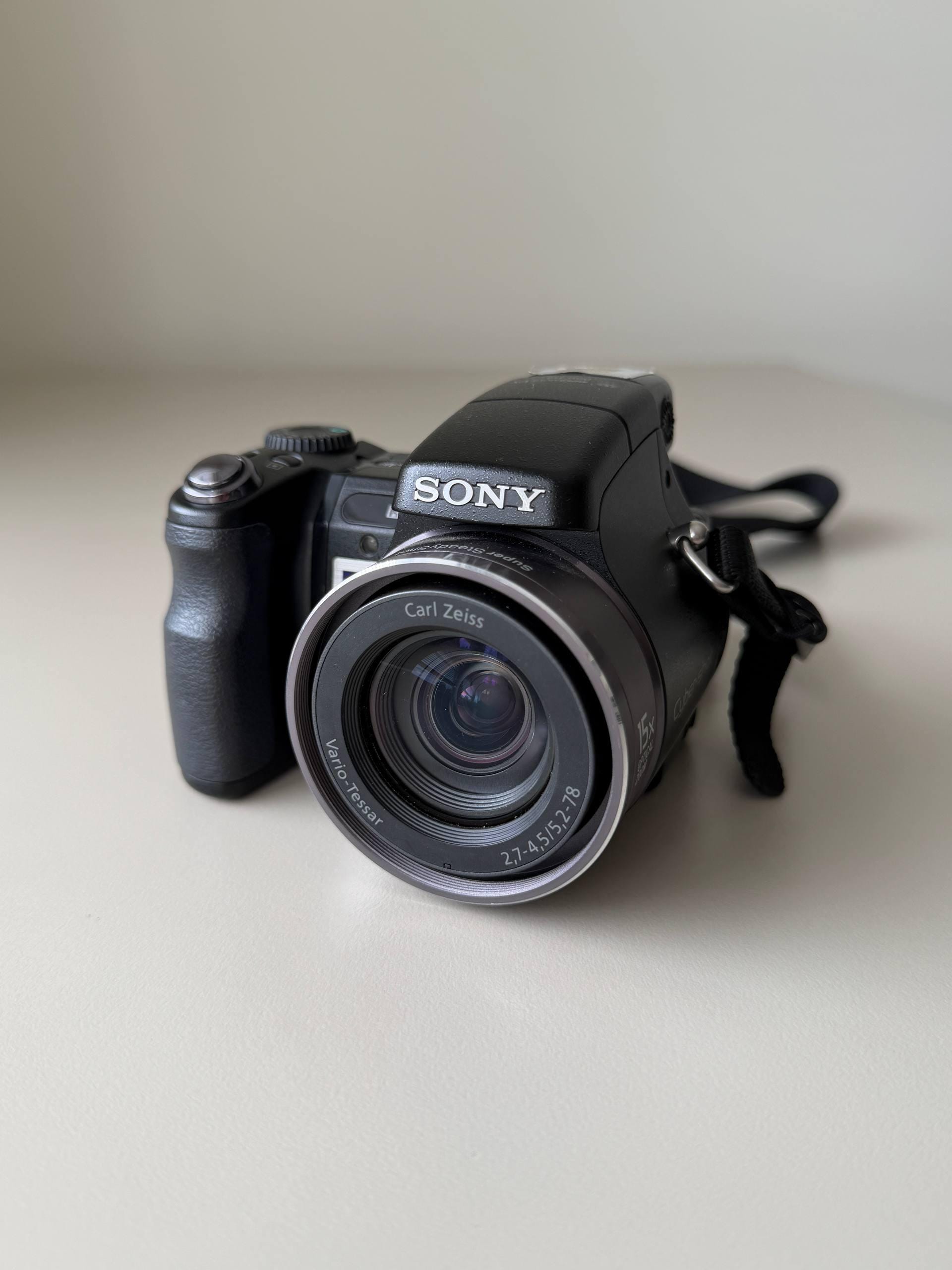 Sony Cyber-shot DSC-H9 Digital Camera Black 8.1MP Vintage Y2K