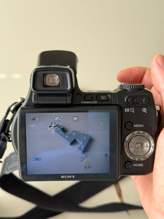 Sony Cyber-shot DSC-H9 Digital Camera Black 8.1MP Vintage Y2K