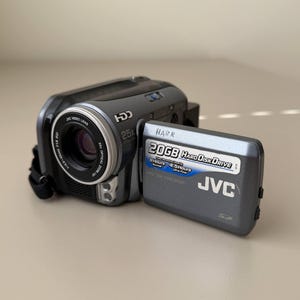 JVC Gz-Mg20u 20GB Hard Disk Disk Memory Stick Camcorder 25X optischer Zoom Y2K Retro Videokamera Digital Handycam 9h Aufnahme Kompakte Vlogging Ausrüstung Tasche