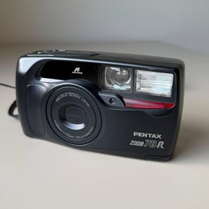Appareil photo Pentax Zoom-70 (IQZoom) 35 mm avec étui (série 6007504) – New Wave Pool