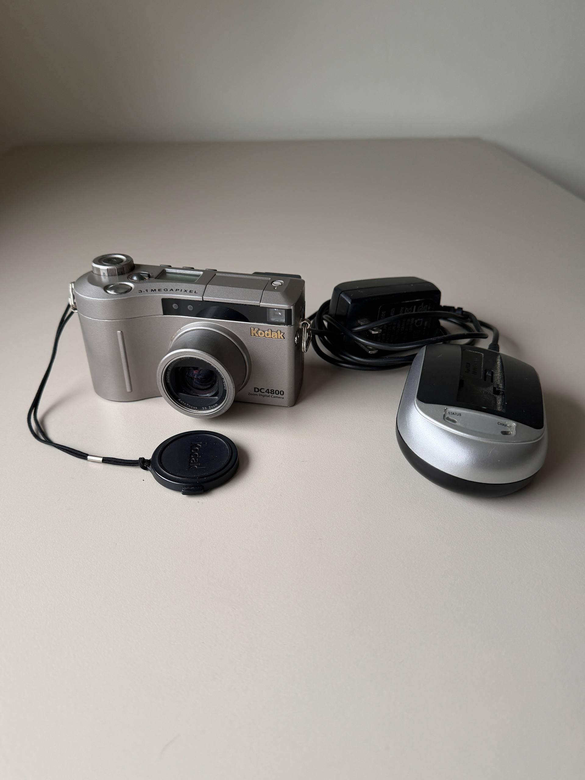 Kodak DC4800 Zoom 3.1MP CCD Digital Y2K Camera 28-84mm Lens