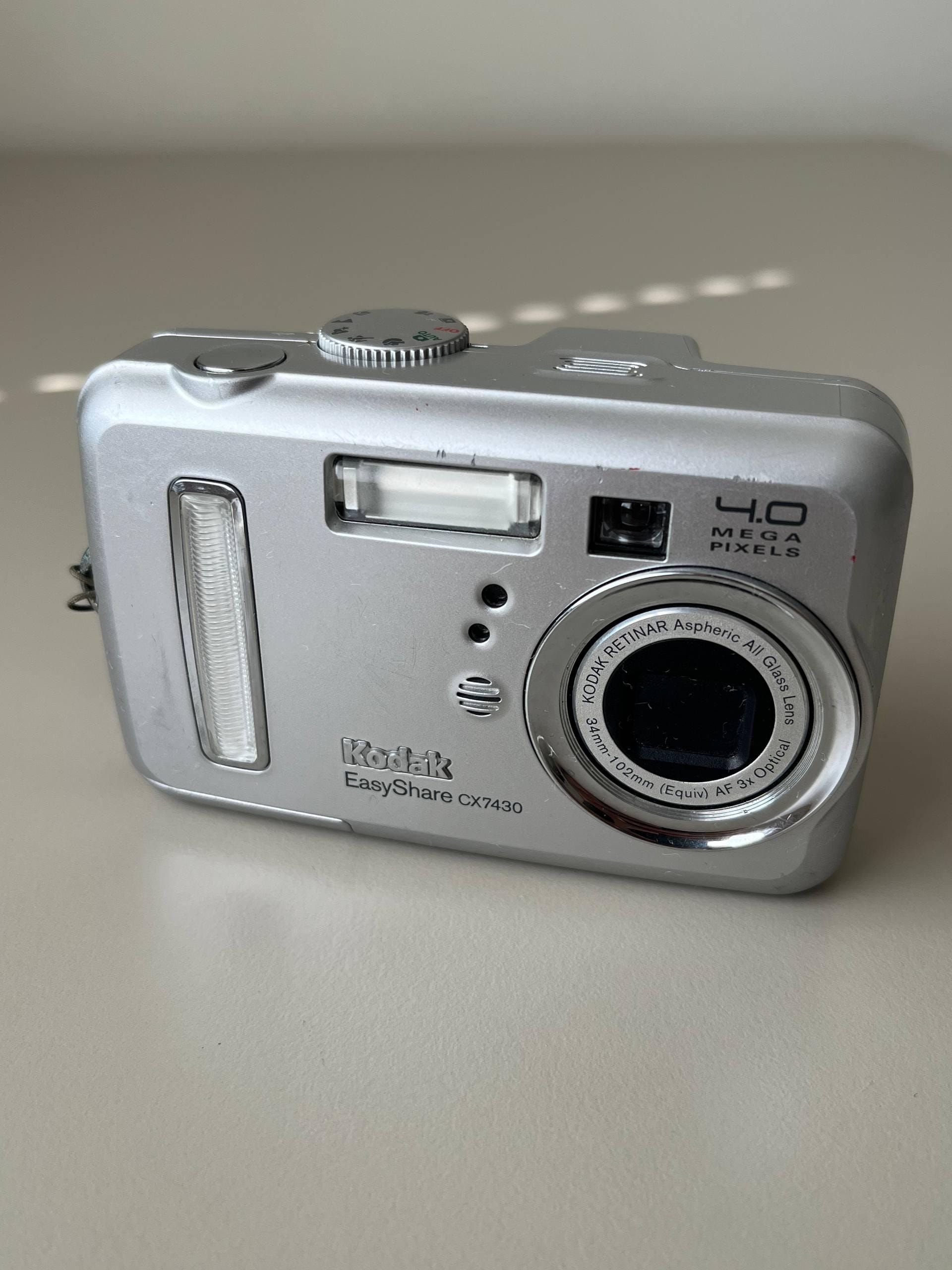 Kodak Easyshare CX7430 4.0MP 3x Zoom Digital Camera Silver Y2K