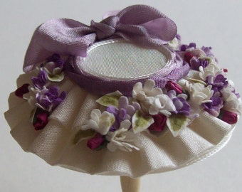 A beautiful 1/12 dollshouse handmade miniature ivory silk hat