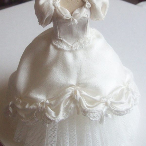 Handmade beautiful miniature dollhouse ivory silk ballgown or wedding dress 1:12th scale