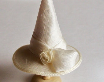 Handmade 1/12 scale dollshouse miniature witches hat