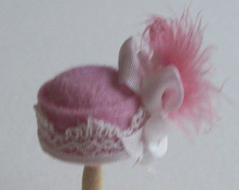 Handmade 1/12th scale dollshouse moulded  pale pink felt cloche style hat