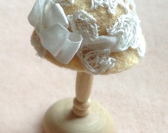 Handmade 1/12th scale dollshouse miniature gold felt hat