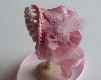 Handmade 1/12th scale dollshouse beautiful rose pink silk bonnet