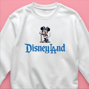 Sudadera de Minnie o Mickey LA, camiseta de Disney LA, regalo divertido para fanáticos del béisbol, camiseta deportiva de Disneyland imagen 1
