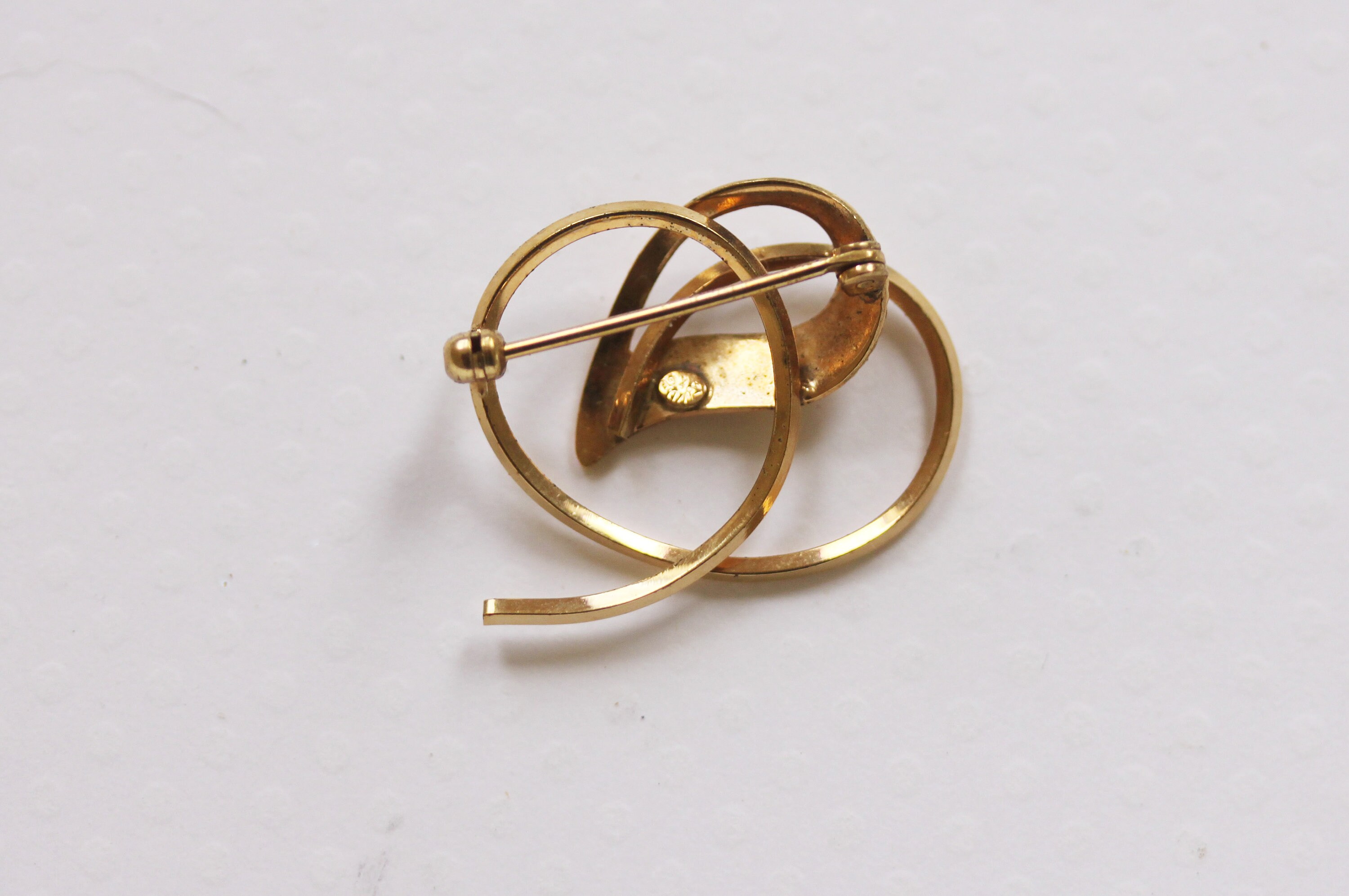 OLDMOE Vintage Gold Leaf Pin 14 Karat Gold Filled Leaf Brooch Madmen Jewelry Mid Century Pin