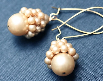 Vintage Jewelry Vintage Pearl Earrings  Faux Pearl Earrings Mid Century Jewelry Madmen Earrings