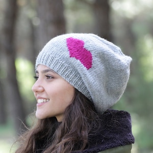 Gorro de lana de mujer tejido a mano con corazón: Guantes a juego, estilo holgado, gris claro