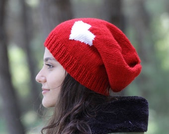 Rotes Strickmütze Herz, Slouchy Beanie Strickmütze, Handgemachtes Geschenk für Sie, Valentinstag Accessoires, Freundin Geschenk