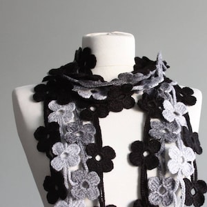 Bloemen lariat-sjaal voor dames, skinny gehaakte ketting, madeliefje-figuuraccessoires voor herfst en winter, stijlvol cadeau voor tiener, boho-stijl