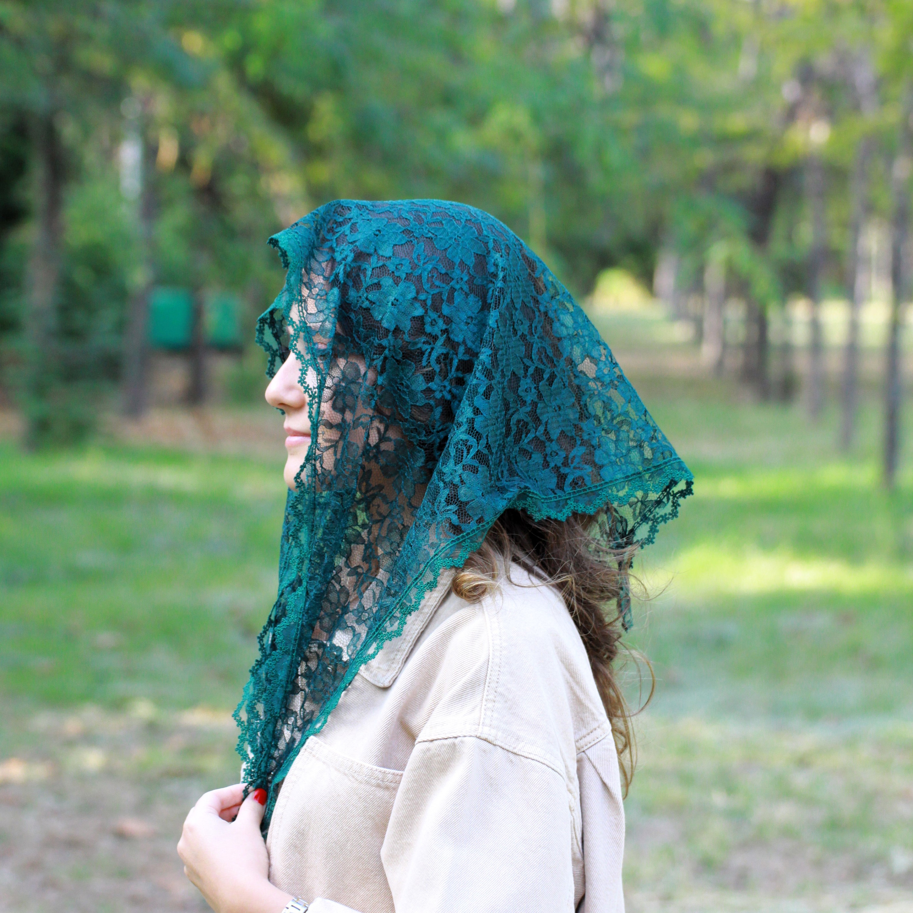 Green Lace Church Veil, Catholic Mantilla Veil for Mass, Triangle Christian Veil Headcovering, Christian Prayer Veil, Catholic Green Veil