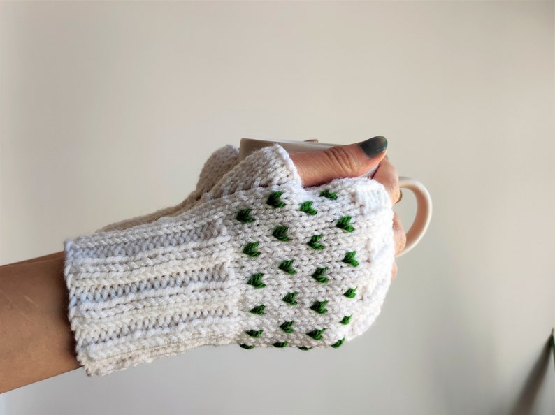 Accessories for mom, Custom color Knit heart Gloves, Handmade gift for girlfriend, Gift for teacher appreciation week White w/ Green Heart