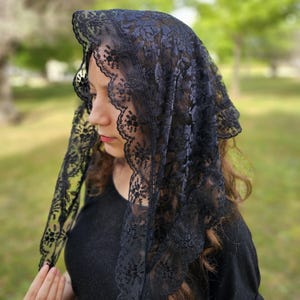Black Lace Church Veil, Catholic Mantilla Veil for Mass, Triangle Christian Veil Headcovering, Christian Prayer Scarf Black, Mourning Veil