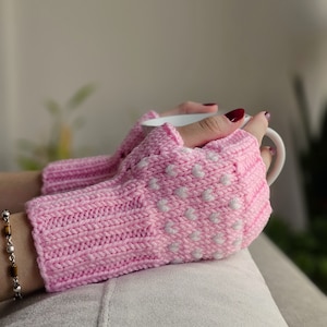 Accessories for mom, Custom color Knit heart Gloves, Handmade gift for girlfriend, Gift for teacher appreciation week Pink w/ White Heart