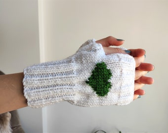 White Knit heart Gloves for women with green heart, Heart fingerless gloves, Handmade St Patricks day accessories, Unique outfit