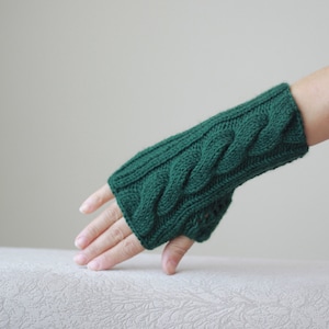 Women’s Emerald Green Wool Fingerless Gloves — Cable Knit Mittens