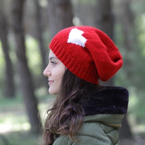 Cœur de bonnet en tricot rouge, bonnet ample en tricot, cadeau fait main pour elle, cadeau petite amie pour la Saint-Valentin, accessoires de la Saint-Valentin image 5